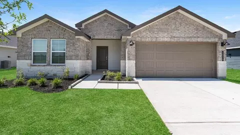 311 Robin St, Angleton, TX 77515 photo 1