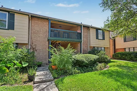 8211 Kingsbrook Rd #205, Houston, TX 77024