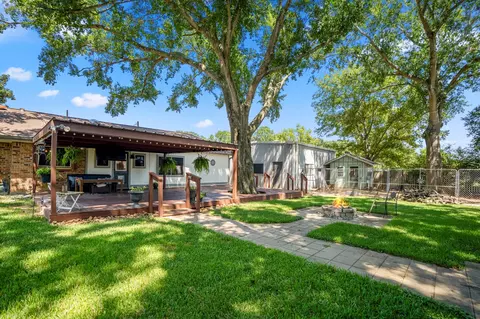 2411 Orange St, Waller, TX 77484