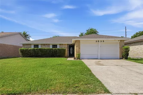 3535 Hombly Rd, Houston, TX 77066