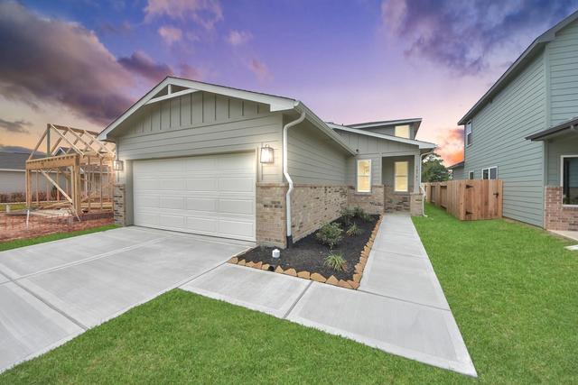 18714 Loom Dr, Conroe, TX 77306