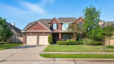 4027 Ridgepoint Dr, Pearland, TX 77584