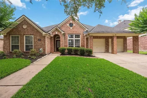 327 Silver Creek Cir, Richmond, TX 77406