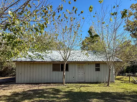 142 W Hickory Cv, Onalaska, TX 77360