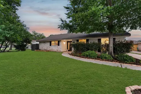 1918 Stebbins Dr, Houston, TX 77043