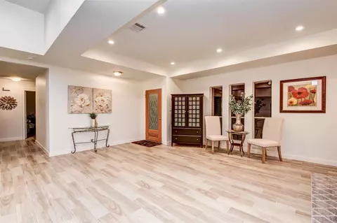 5730 Birdwood Rd, Houston, TX 77096