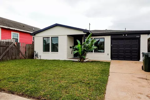 3505 Ursuline St, Galveston, TX 77550