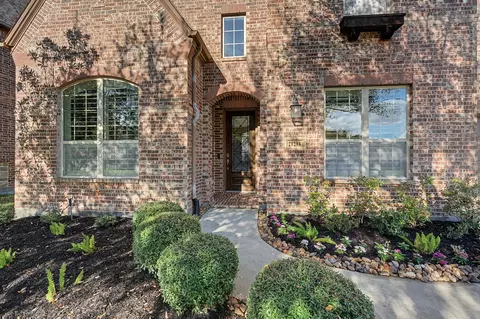 28298 Calaveras Lake Dr, Spring, TX 77386