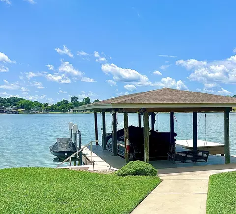 12854 Point Dr, Willis, TX 77318
