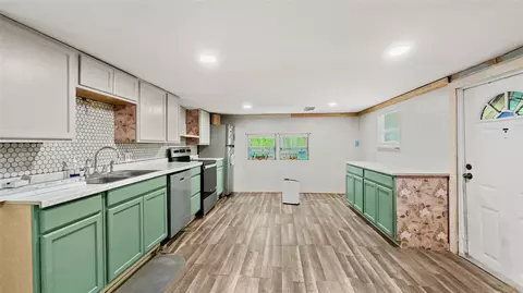 Kitchen - 479 S Settlers Way, Trinity, TX 75862 photo 1 of 3