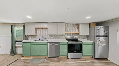 Kitchen - 479 S Settlers Way, Trinity, TX 75862 photo 3 of 3