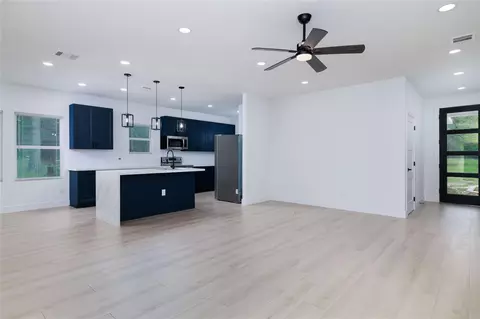 Living - 414 Peach Point Ln, Trinity, TX 75862 photo 3 of 4