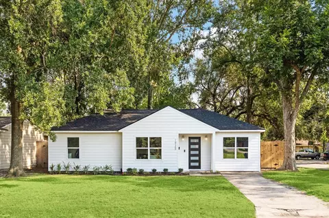 1925 Chippendale Rd, Houston, TX 77018