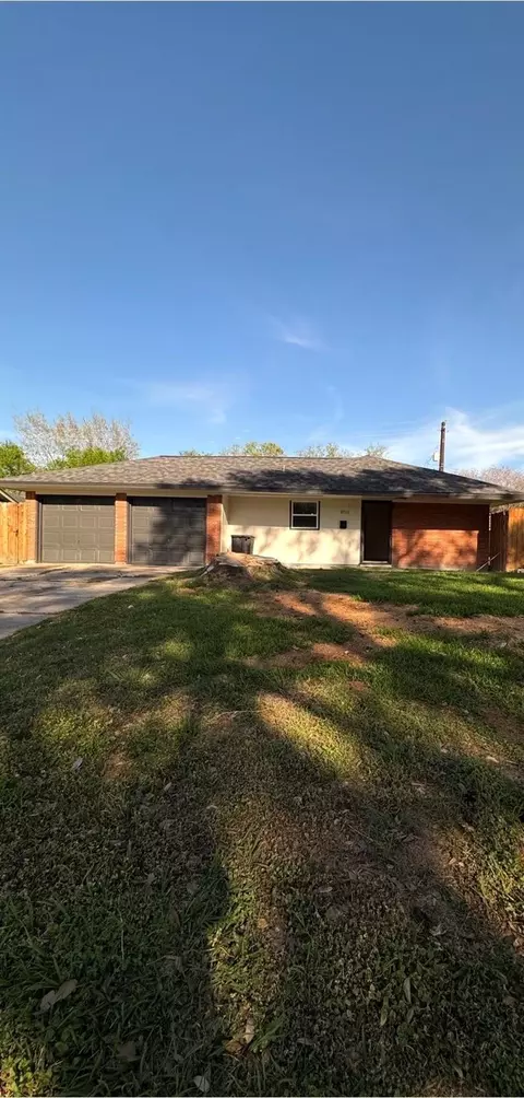 8733 Lugary Dr, Houston, TX 77074
