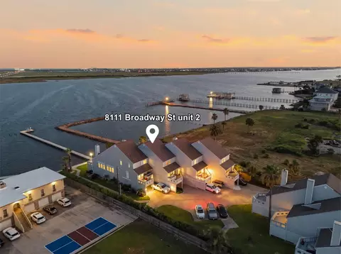 8111 Broadway St #2, Galveston, TX 77554