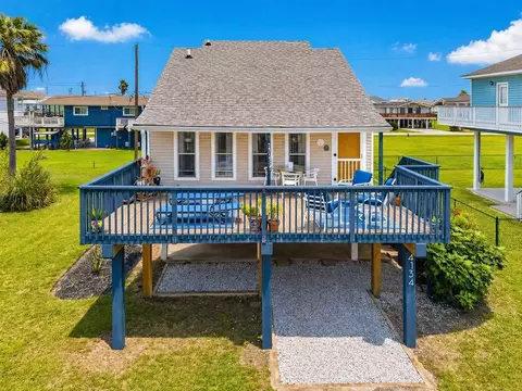 4134 Liberty Dr, Galveston, TX 77554