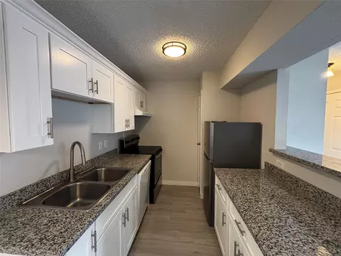 2750 Holly Hall St #1207, Houston, TX 77054