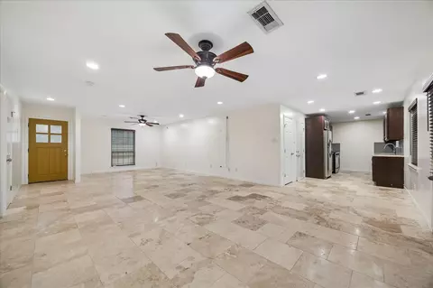 9242 Blankenship Dr, Houston, TX 77080