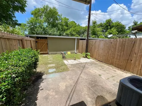 Exterior - 1031-1037 N Chenango St, Angleton, TX 77515 photo 2 of 4