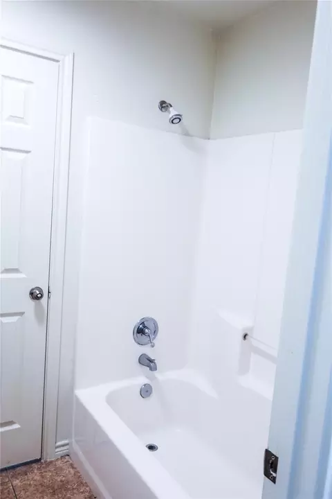 Bath - 722 N Sharp St, Franklin, TX 77856 photo 1 of 2
