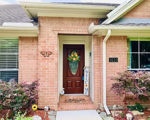 1610 Diamond Brook Dr, Houston, TX 77062