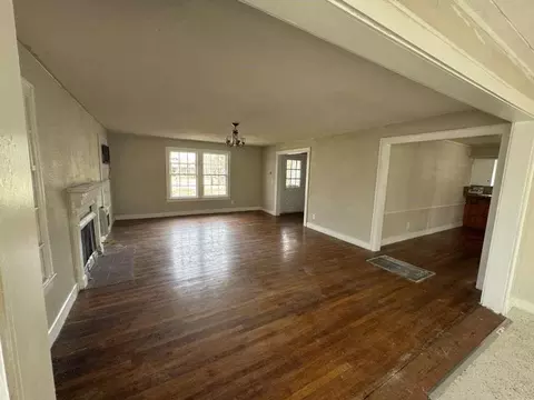 1410 W Main St, Clarksville, TX 75426