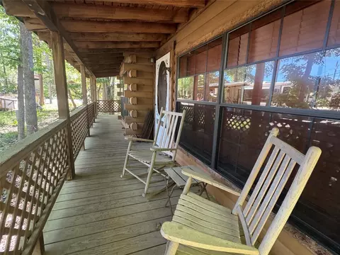 190 Woodpecker Dr, Livingston, TX 77351