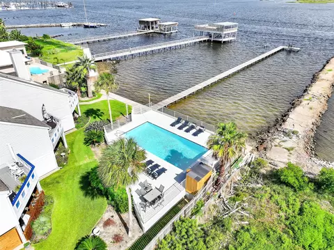 8111 Broadway St #5, Galveston, TX 77554