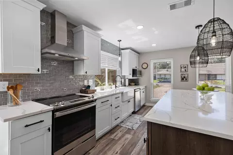 Kitchen - 25318 Sugar Valley Ln, Spring, TX 77373 photo 4 of 5