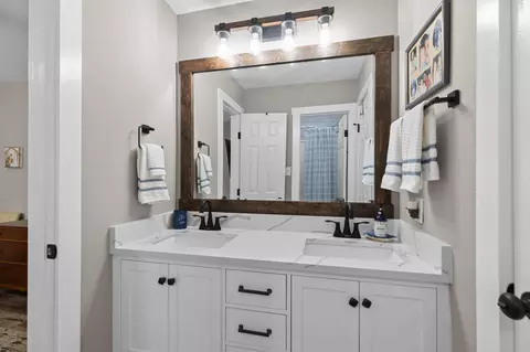 Bath - 25318 Sugar Valley Ln, Spring, TX 77373 photo 4 of 5