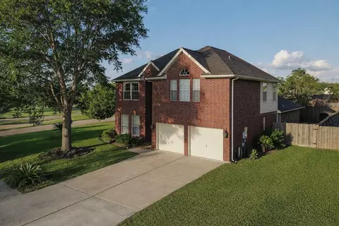 4203 Shadow Haven Dr, Fresno, TX 77545