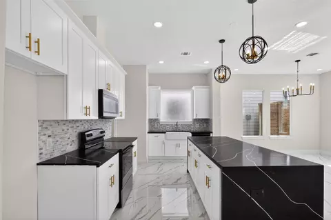 5906 Saint Augustine St #F, Houston, TX 77021