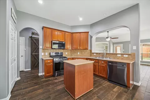 Kitchen - 20910 Sandy Briar Ct, Spring, TX 77379 photo 3 of 3