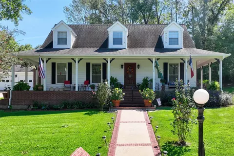 220 Lake Oaks Blvd, Coldspring, TX 77331