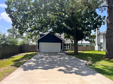 715 Seydler St, East Bernard, TX 77435