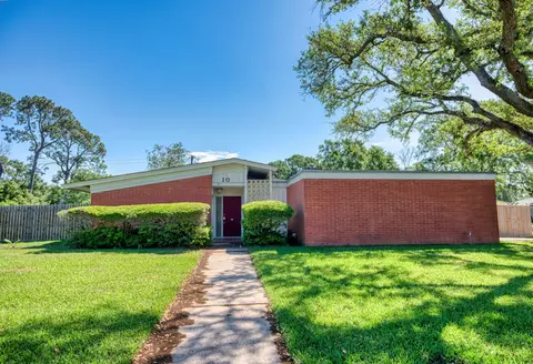 10 Palm Pl, Angleton, TX 77515