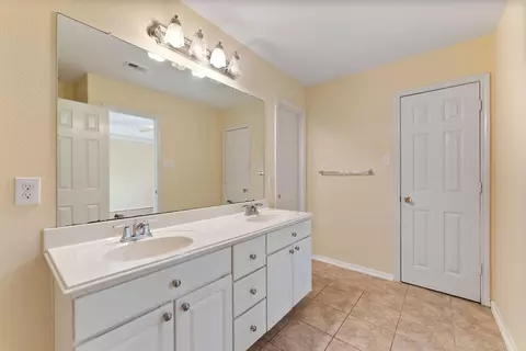 Bath - 927 Northgate Springs Dr, Spring, TX 77373 photo 2 of 6
