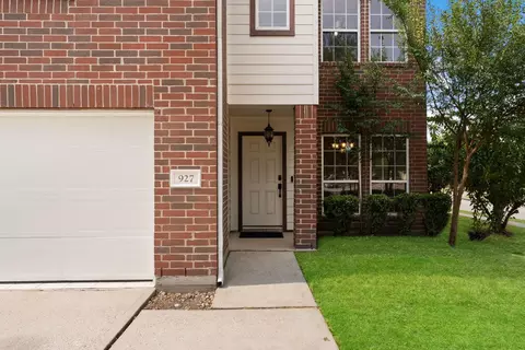 Exterior - 927 Northgate Springs Dr, Spring, TX 77373 photo 3 of 5