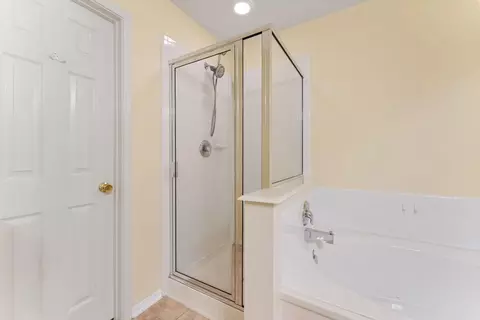 Bath - 927 Northgate Springs Dr, Spring, TX 77373 photo 5 of 6