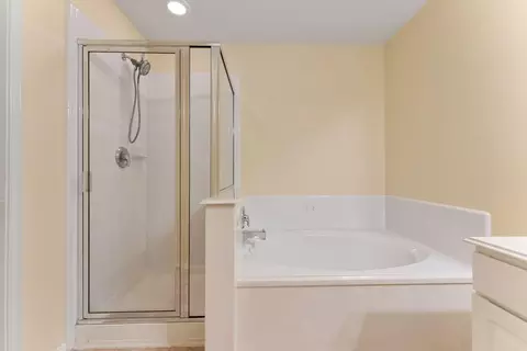 Bath - 927 Northgate Springs Dr, Spring, TX 77373 photo 4 of 6