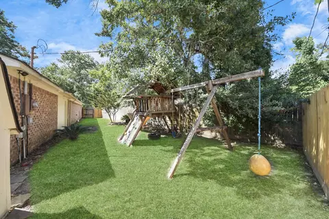 Exterior - 30202 E Geneva Dr, Spring, TX 77386 photo 3 of 5