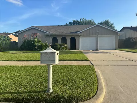 12215 Meadowdale Dr, Meadows Place, TX 77477