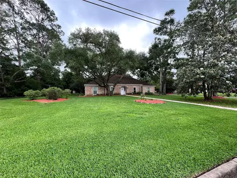 205 Hillcrest Dr, Alvin, TX 77511