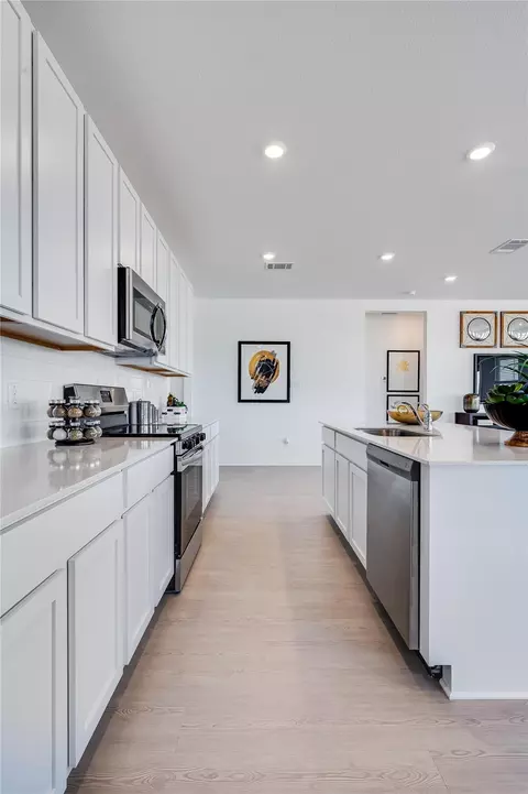 Kitchen - 8015 Jade Crest Dr, Angleton, TX 77515 photo 4 of 6