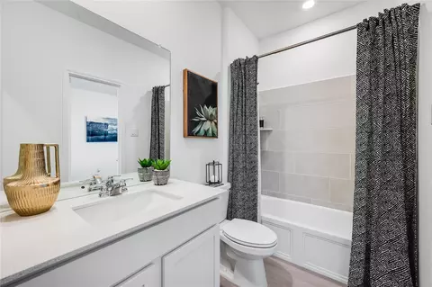 Bath - 8015 Jade Crest Dr, Angleton, TX 77515 photo 3 of 3