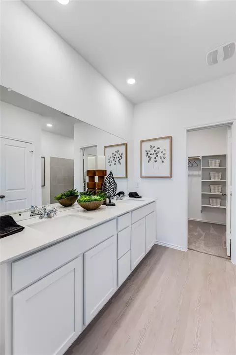 Bath - 8015 Jade Crest Dr, Angleton, TX 77515 photo 1 of 3