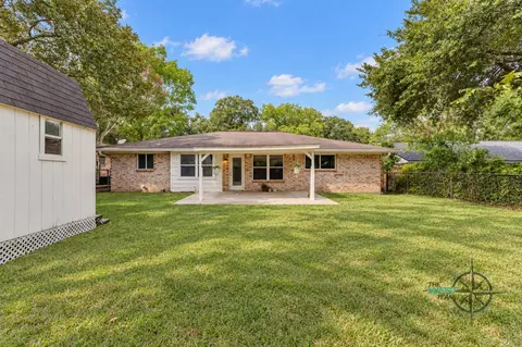 Exterior - 707 Hildred Ave, Conroe, TX 77303 photo 3 of 5