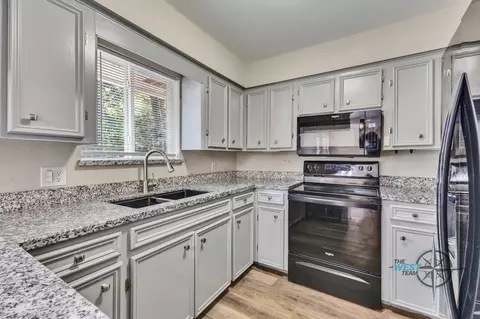Kitchen - 707 Hildred Ave, Conroe, TX 77303 photo 2 of 4