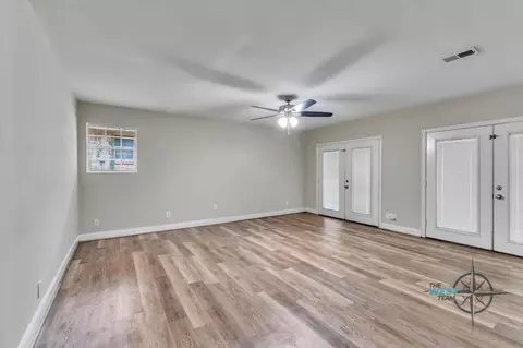 Living - 707 Hildred Ave, Conroe, TX 77303 photo 6 of 6