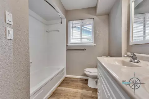 Bath - 707 Hildred Ave, Conroe, TX 77303 photo 4 of 5